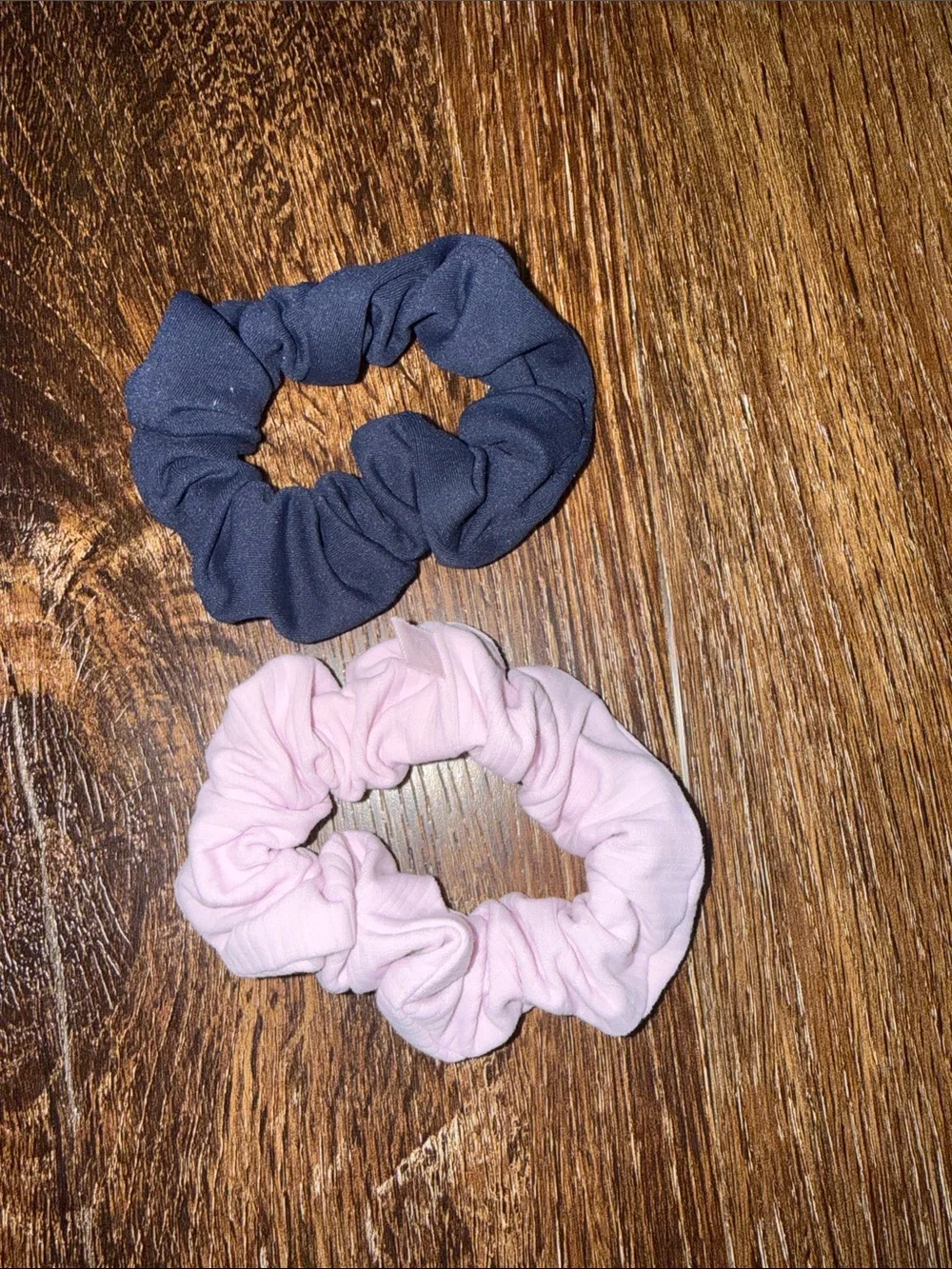 LIKE NEW LULULEMON Soft Elastic Hair Scrunchie Set - Pink and Navy